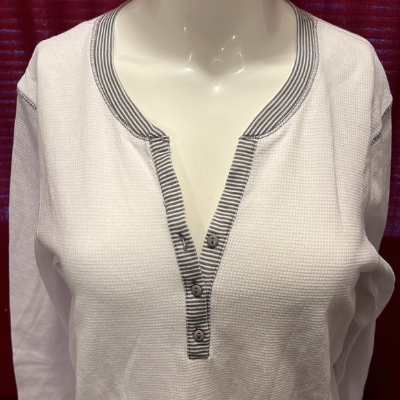 Warm Essentials by Cuddl Duds. White long sleeve vneck Henley - Picture 2 of 8